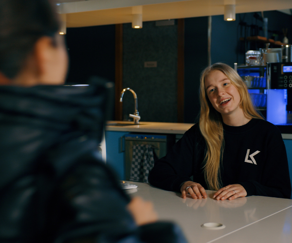 de receptioniste met een client